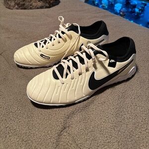 NIKE - Tiempo Legend 10 Pro TF